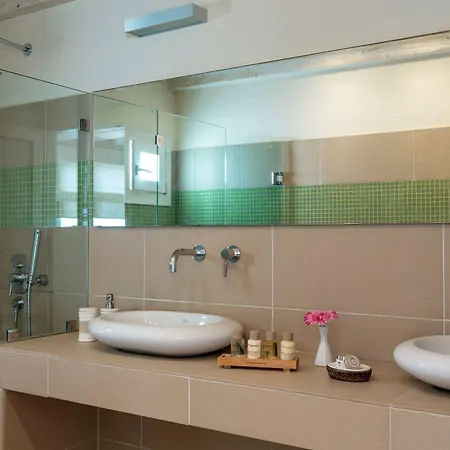 Vencia Boutique 4*